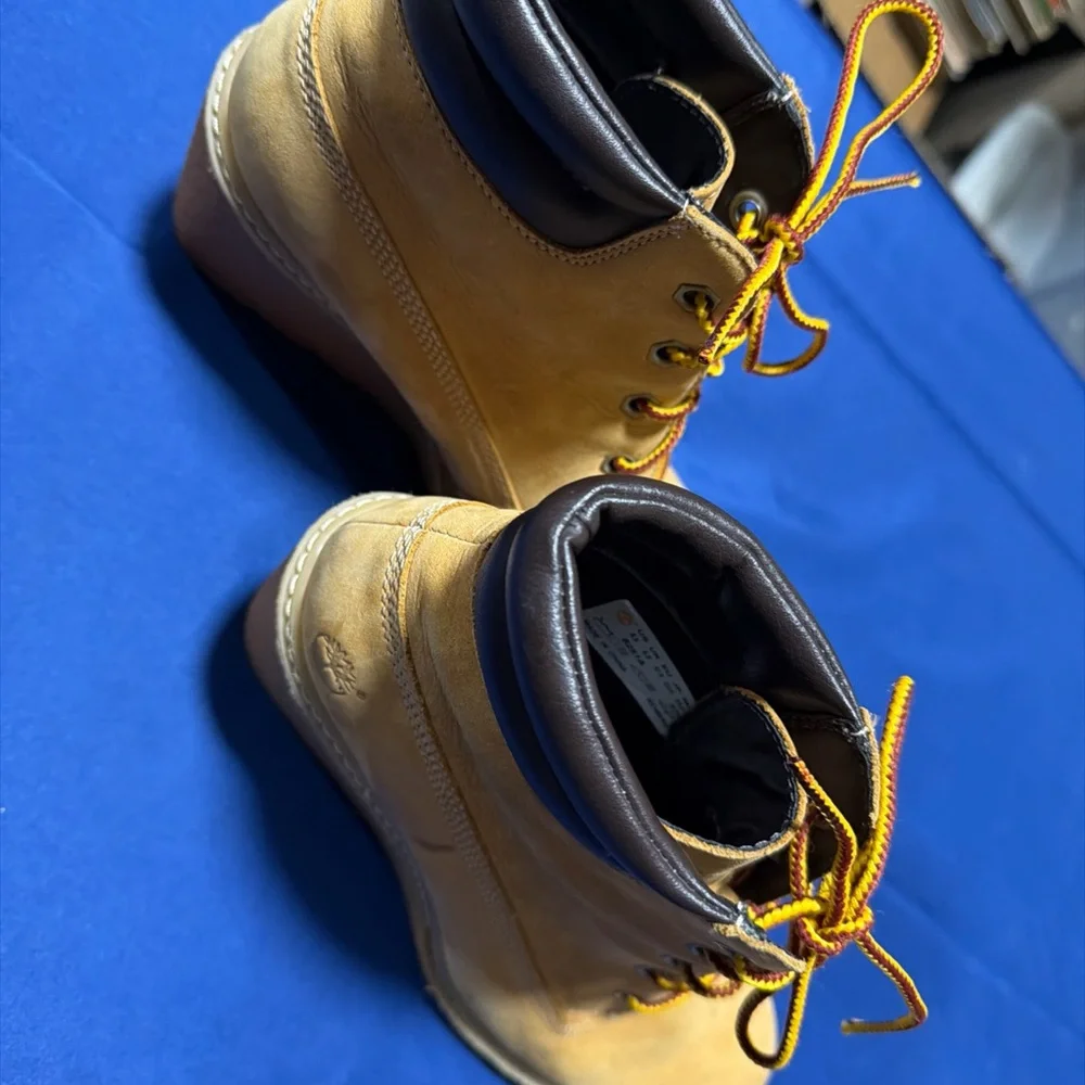 Timberland boot in brown leather, style‎ number 8251A, in women's size US 6.5.
